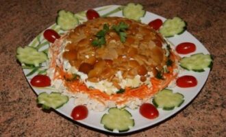 Салат «Лесная полянка»: классический рецепт с курицей и грибами