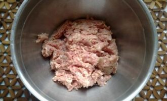Тефтели с рисом с подливкой томатном соусе в духовке