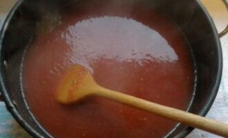 Тефтели с рисом с подливкой томатном соусе в духовке