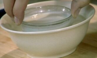 Клубничная панакота с ароматом ванили и розмарина