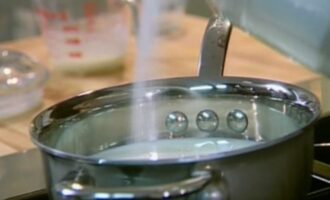 Клубничная панакота с ароматом ванили и розмарина