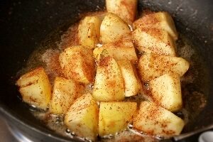 Курица запеченная в вине с айвой