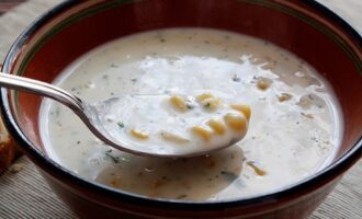 Кукурузный суп с плавленым сыром