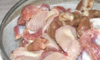 Суп из куриных потрохов с пшеном и овощами