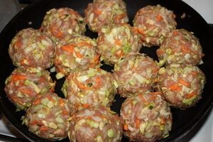 Рецепт ленивых голубцов с соусом
