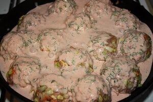 Рецепт ленивых голубцов с соусом