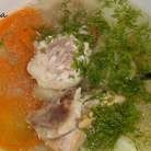Традиционная уха из щучьих голов с овощами