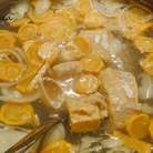 Традиционная уха из щучьих голов с овощами