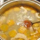 Традиционная уха из щучьих голов с овощами