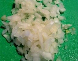 Поджарка из лука и моркови: вкусное дополнение к блюдам