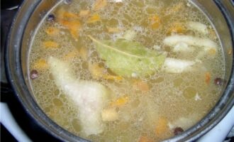 Суп с макаронами и картофелем на курином бульоне