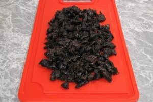 Салат из свеклы с черносливом и сметаной