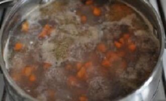 Арганак: Традиционное Блюдо из Курицы и Бараньего Фарша