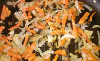 Рецепт свинины в горшочках с картофелем и грибами