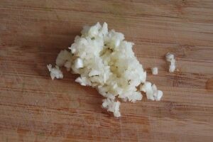Рецепт свинины в горшочках с картофелем и грибами