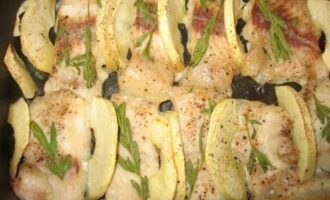 Рыба запечённая с яблоками