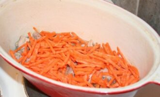Молочный суп с курицей и грибами