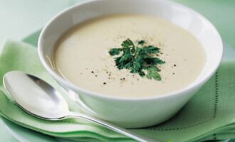 Молочный суп с курицей и грибами