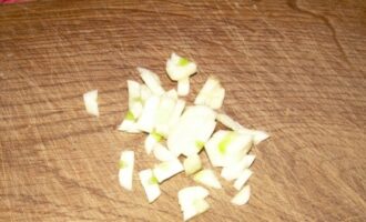 Суп-пюре из зелёного горошка с чесноком и сливками