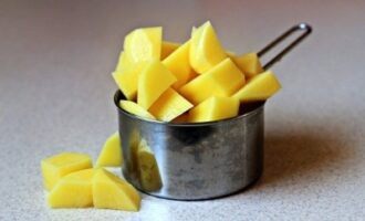 Жареный в духовке картофель с сыром