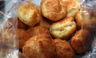 Пошаговый рецепт эклеров с заварным кремом в домашних условиях
