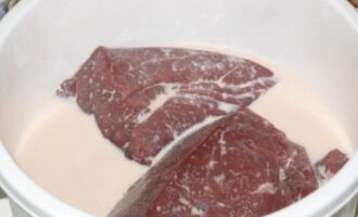 Печень с чесноком