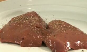 Печень с чесноком