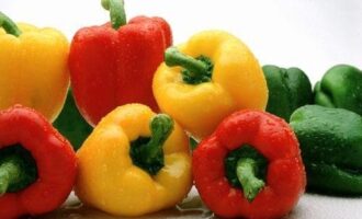 Рецепт салата из болгарского перца и курицы