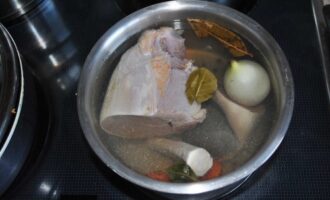 Как приготовить заливное из говяжьего языка