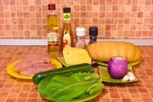 Салат с Сыром, Куриным Филе и Домашними Сухариками