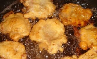 Свинина в кляре с сырным соусом: пошаговый рецепт