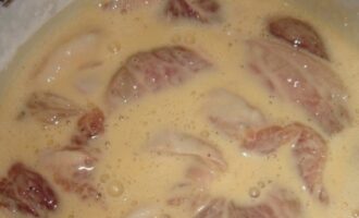 Свинина в кляре с сырным соусом: пошаговый рецепт