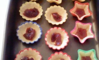 Песочные корзинки с джемом: пошаговый рецепт с фото