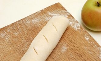 Слойки с яблоками