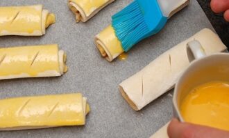 Слойки с яблоками