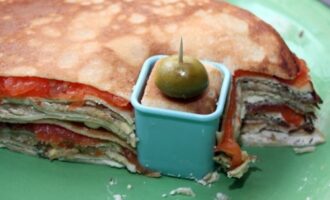Канапе из блинов на шпажках