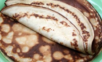 Канапе из блинов на шпажках