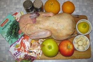 Утка с яблоками, запечённая в рукаве
