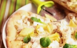 Пицца с артишоком и беконом