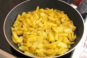 Картофельная запеканка с фаршем и грибами