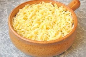 Картофельная запеканка с фаршем и грибами
