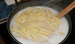 Бульон с лапшой