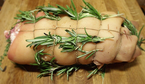Мясной рулет из свиной головы