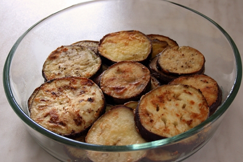 Баклажаны, запеченные с козьим сыром