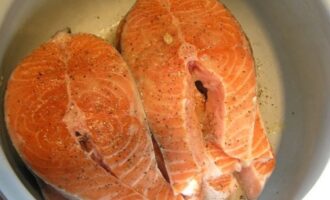 Как приготовить стейк из семги на сковороде с овощами