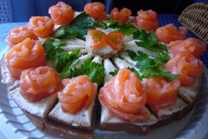 Рецепт бутербродного торта с копченым лососем вкусный рецепт с фото пошагово и видео