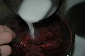 Брусничный соус для свинины