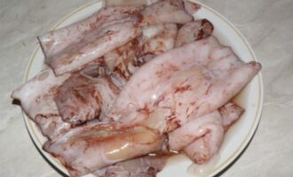 Кальмары фаршированные грибами