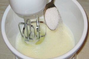Торт с клубникой