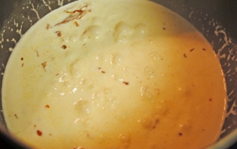 Брокколи под сметанно-сырным соусом